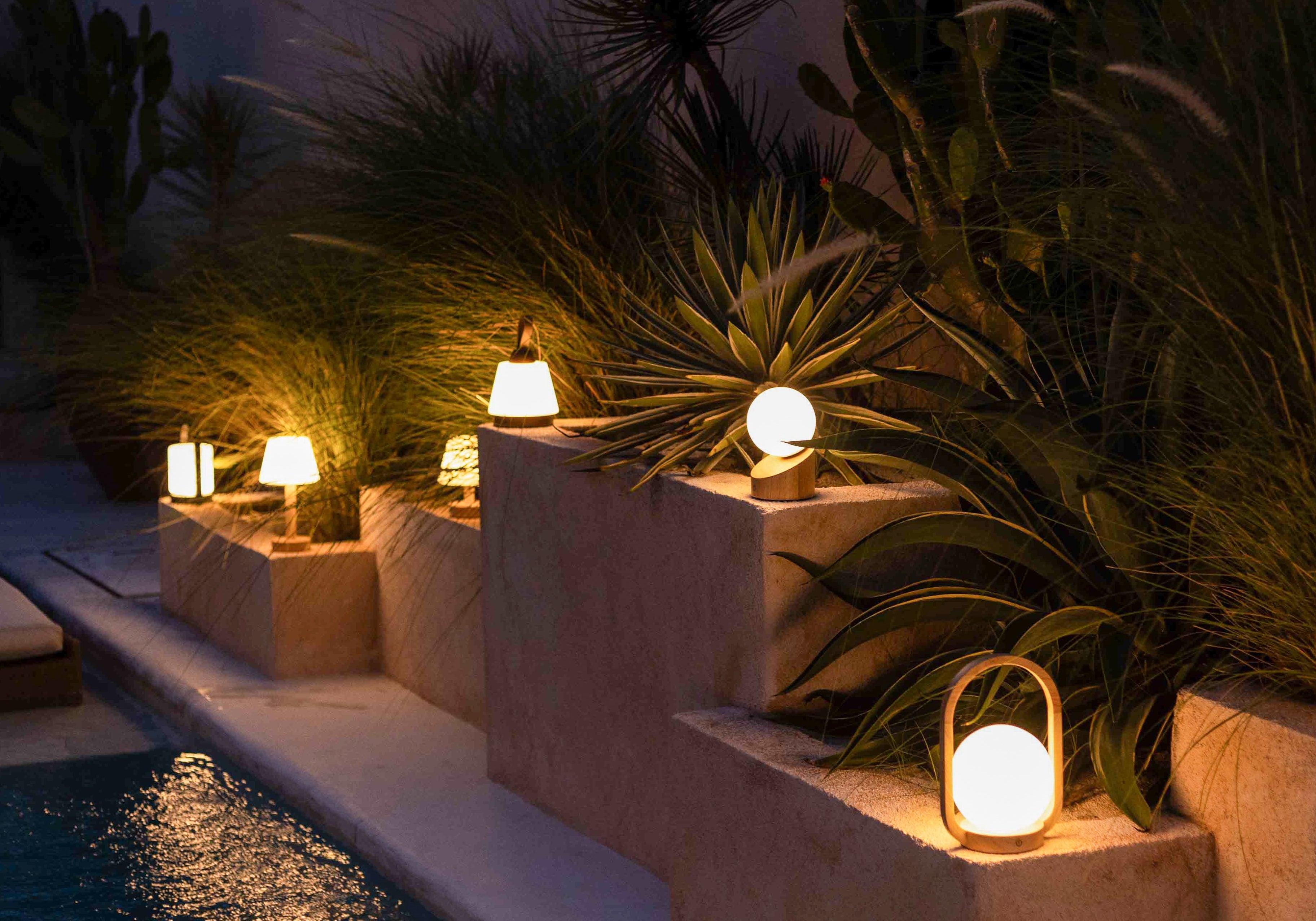 Outdoor-lighting-solutions-with-rechargeable-table-lamps Tavellio