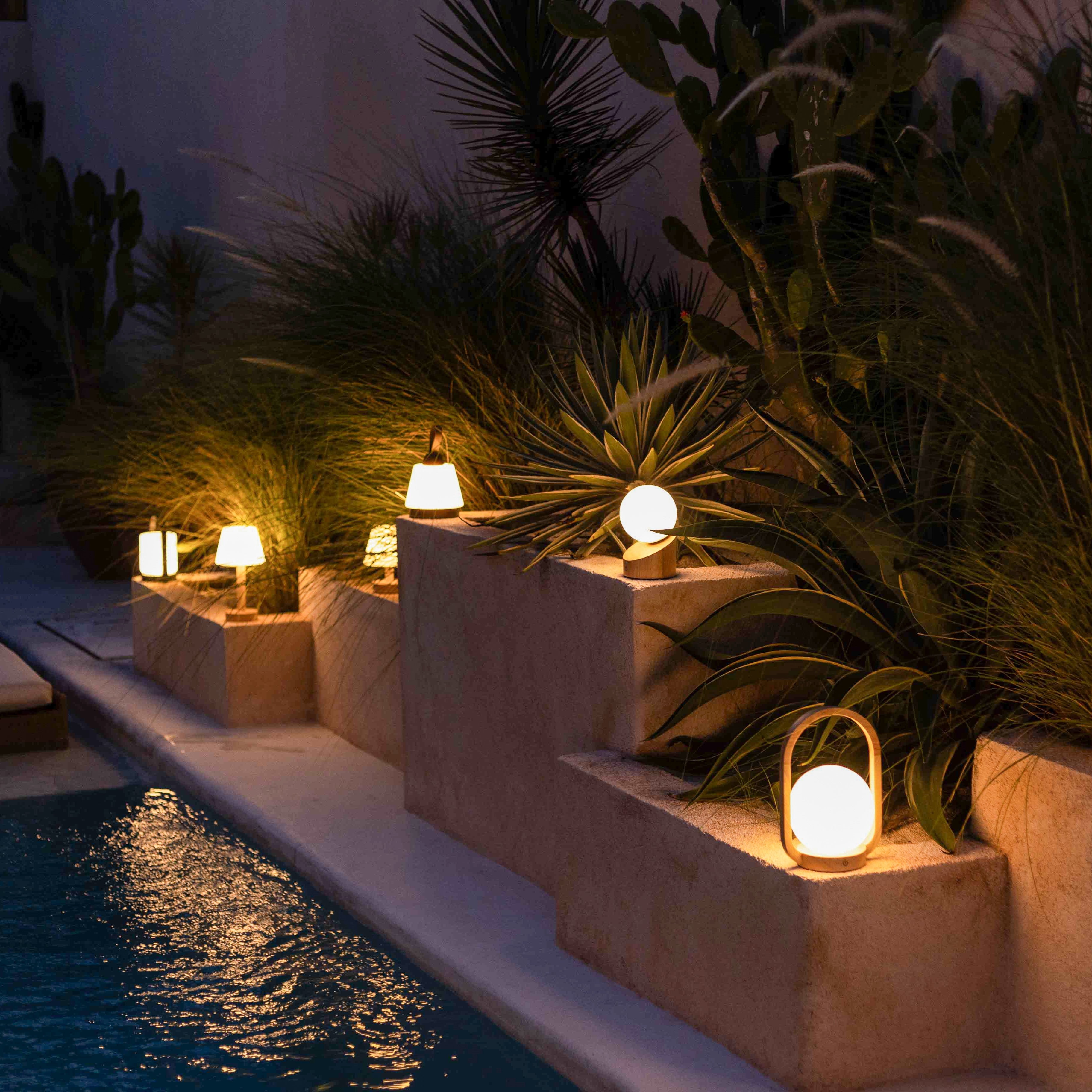 Outdoor-lighting-solutions-with-rechargeable-table-lamps Tavellio