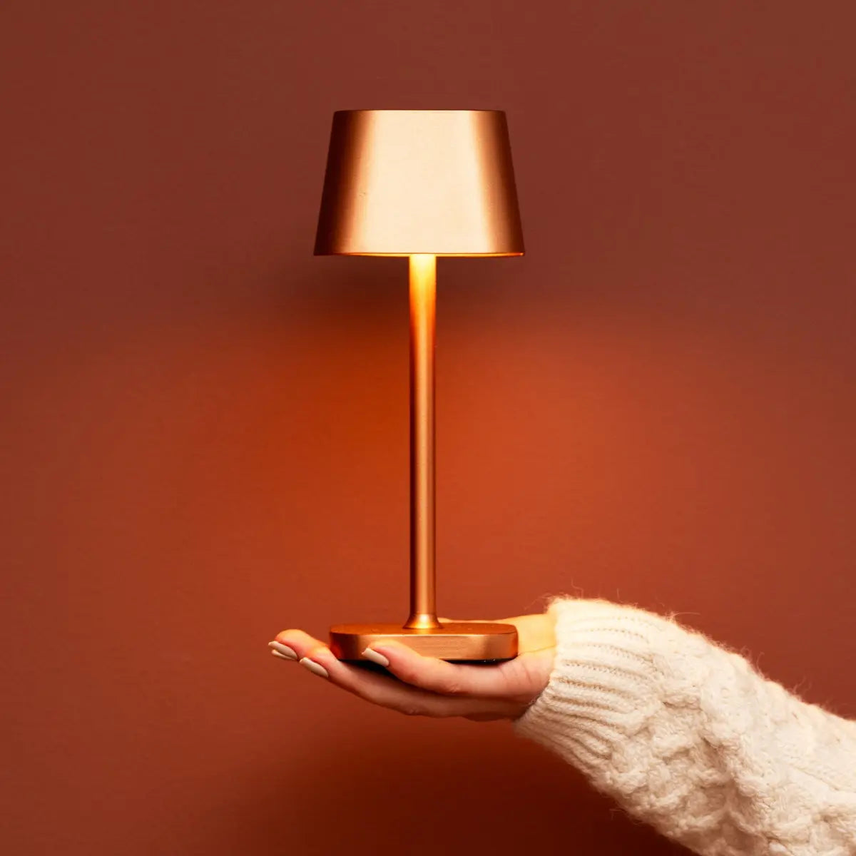 Ava Copper Rechargeable Table Lamp | Stylish, Cordless & Dimmable Tavellio