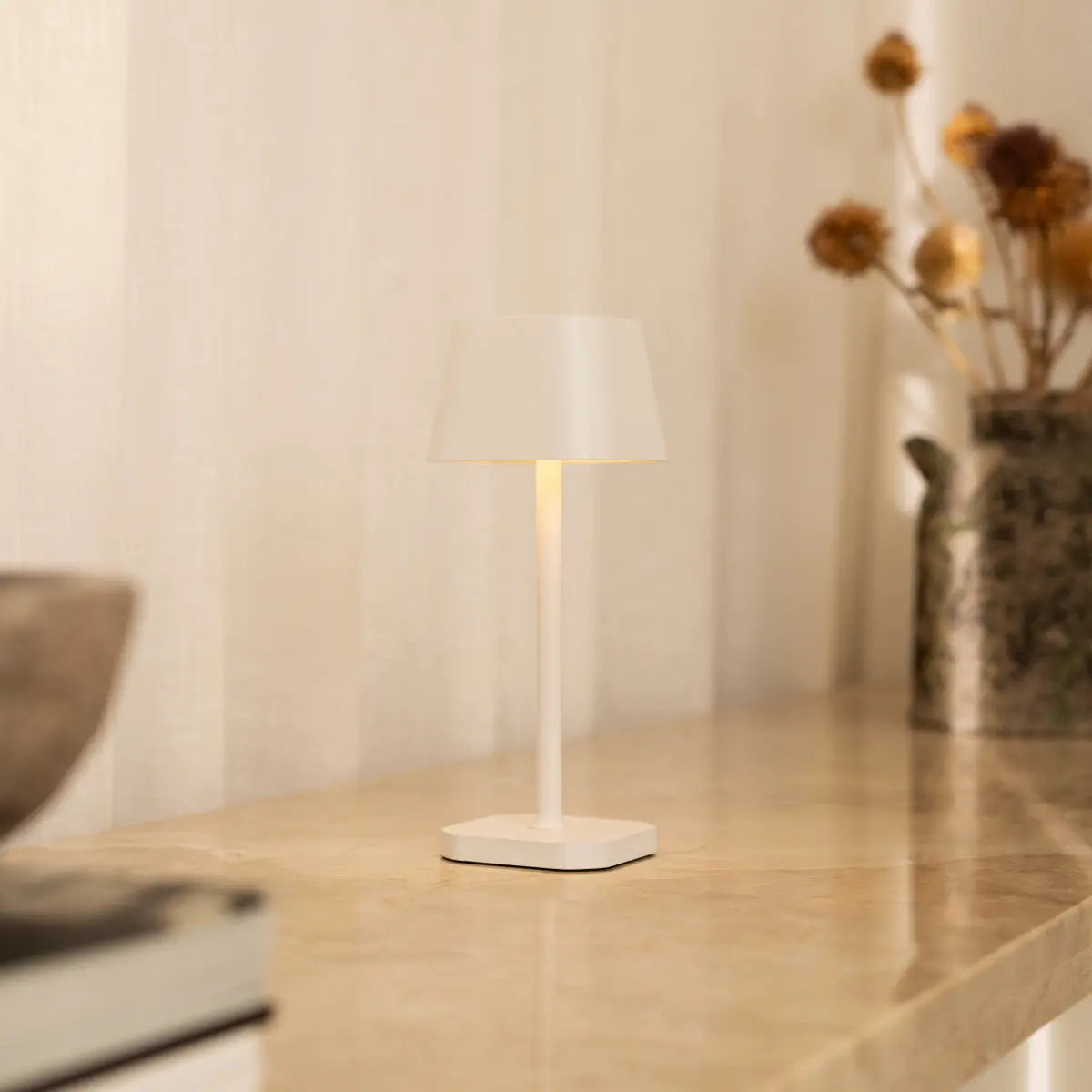 Ava White Rechargeable Table Lamp – Stylish, Cordless & Dimmable Lighting Tavellio