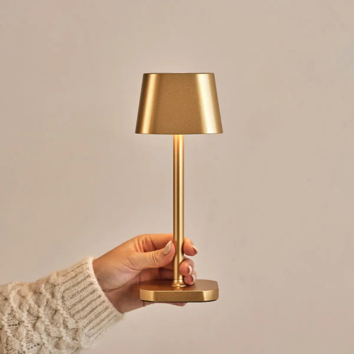 Ava Gold Rechargeable Table Lamp | Cordless, Dimmable & Stylish Tavellio