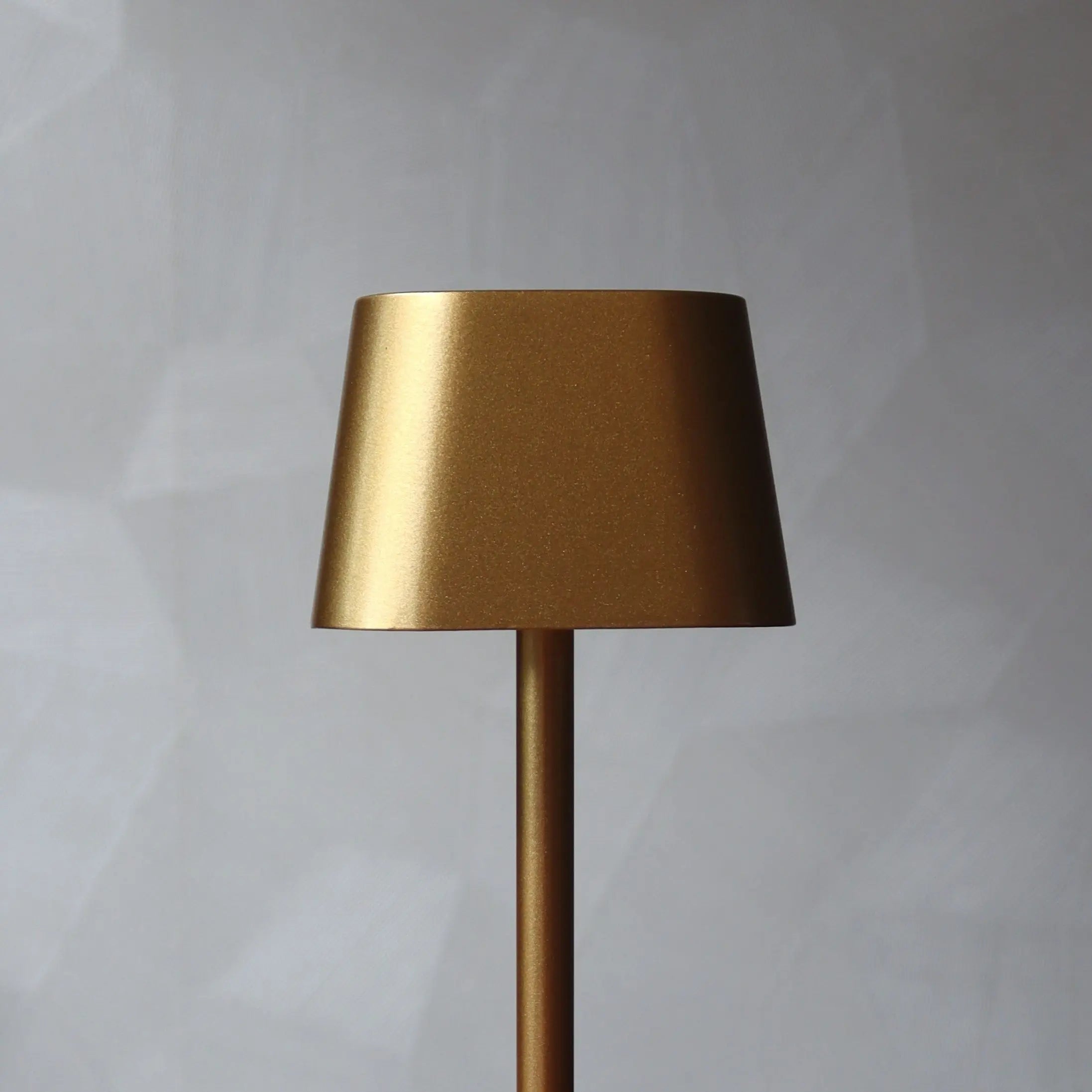 Ava Gold Rechargeable Table Lamp | Cordless, Dimmable & Stylish Tavellio