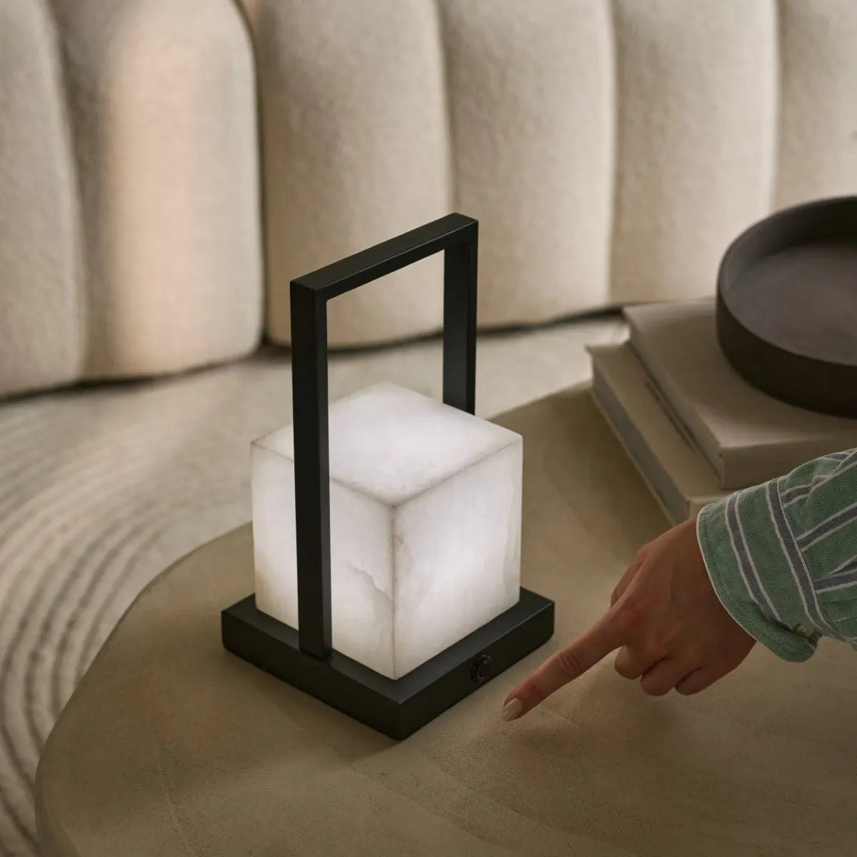 Nola – Rechargeable table lamp made of alabaster Tavellio