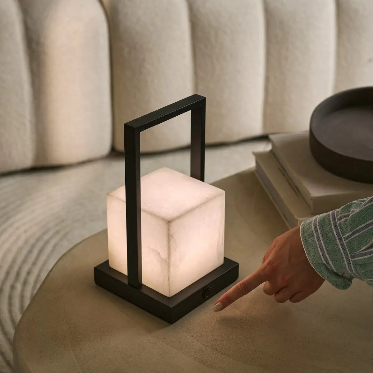 Nola – Rechargeable table lamp made of alabaster Tavellio