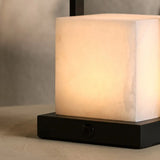 Nola – Rechargeable table lamp made of alabaster Tavellio