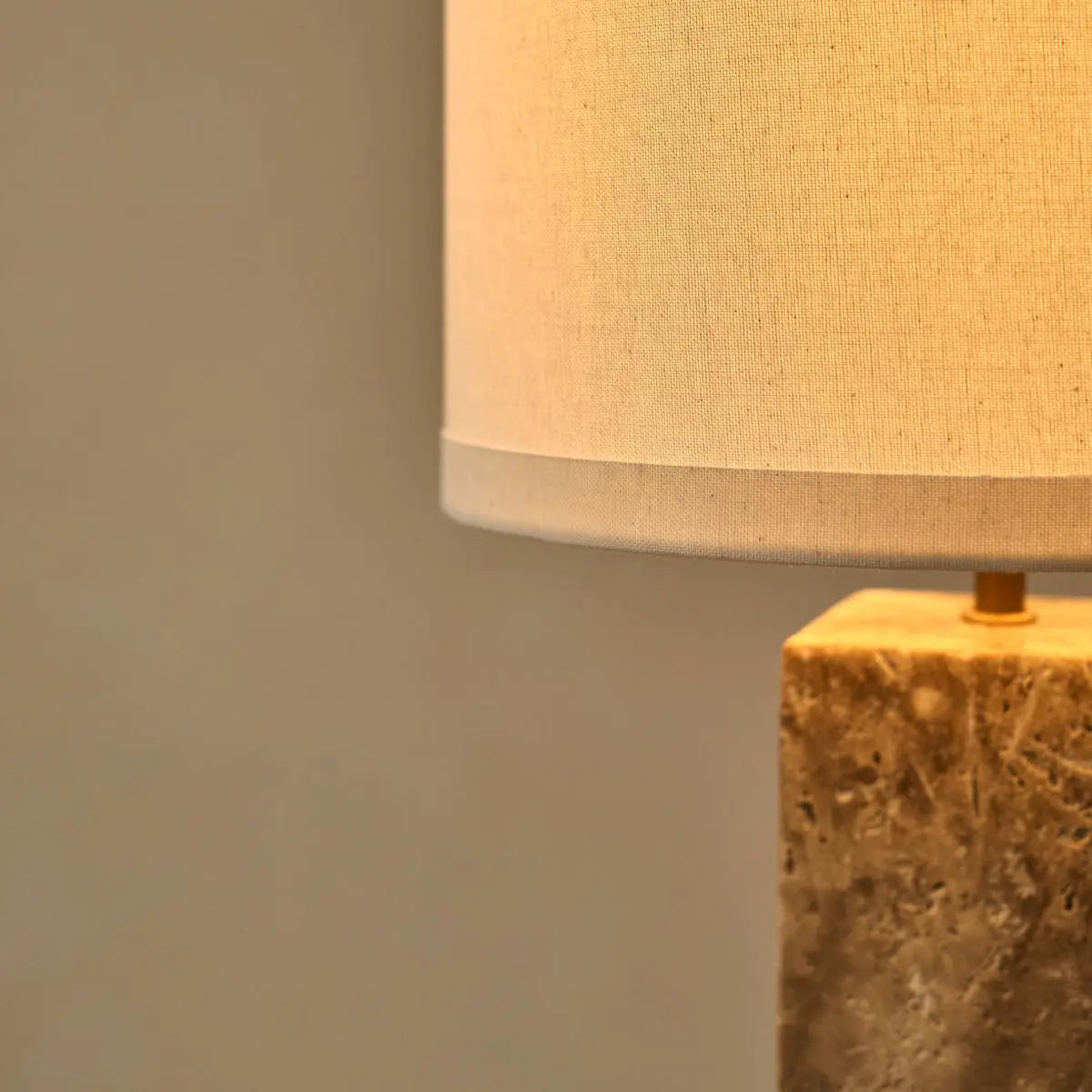 Rosie Travertine Lamp – Elegant Natural Stone with Cotton Shade Tavellio