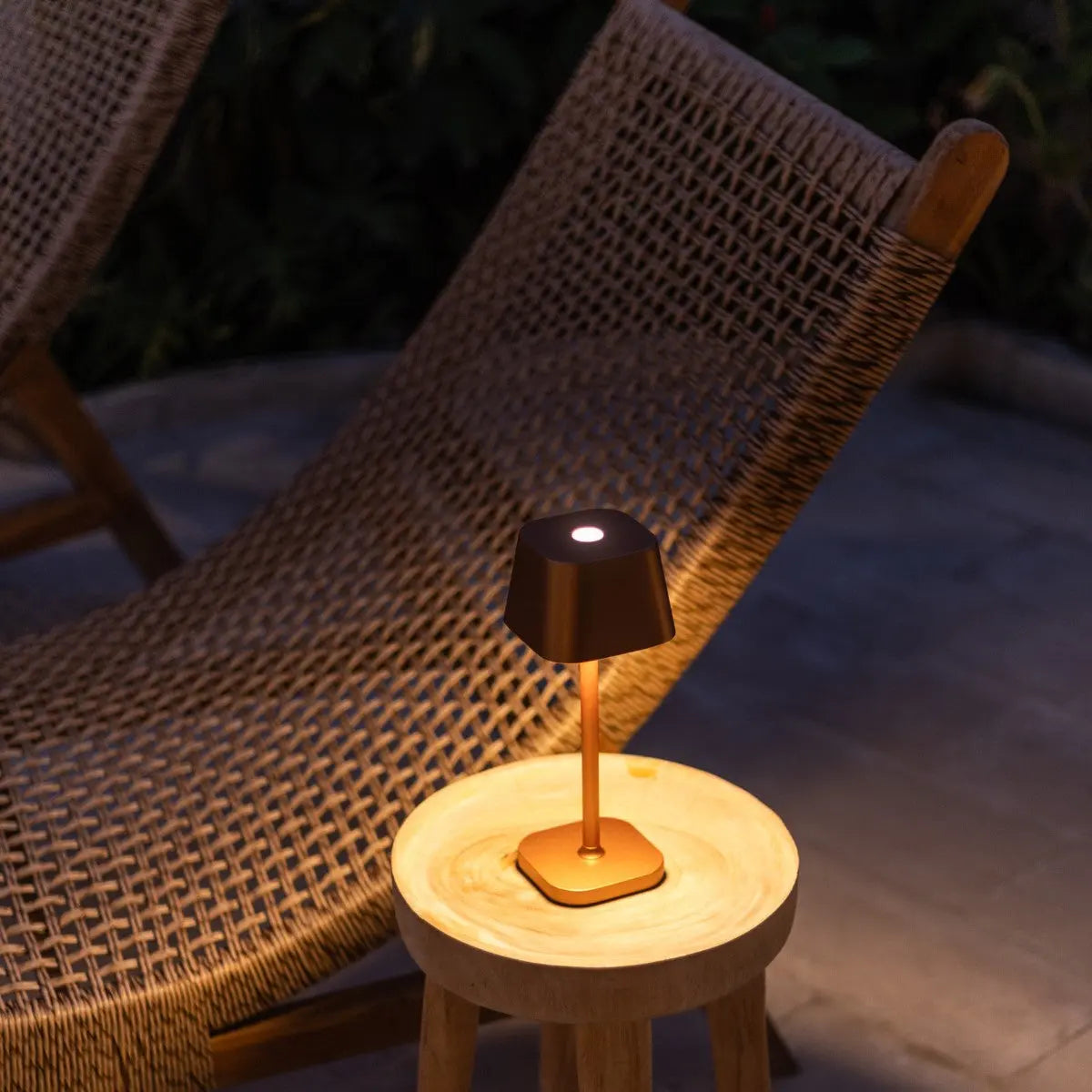 Ava Copper Rechargeable Table Lamp | Stylish, Cordless & Dimmable Tavellio