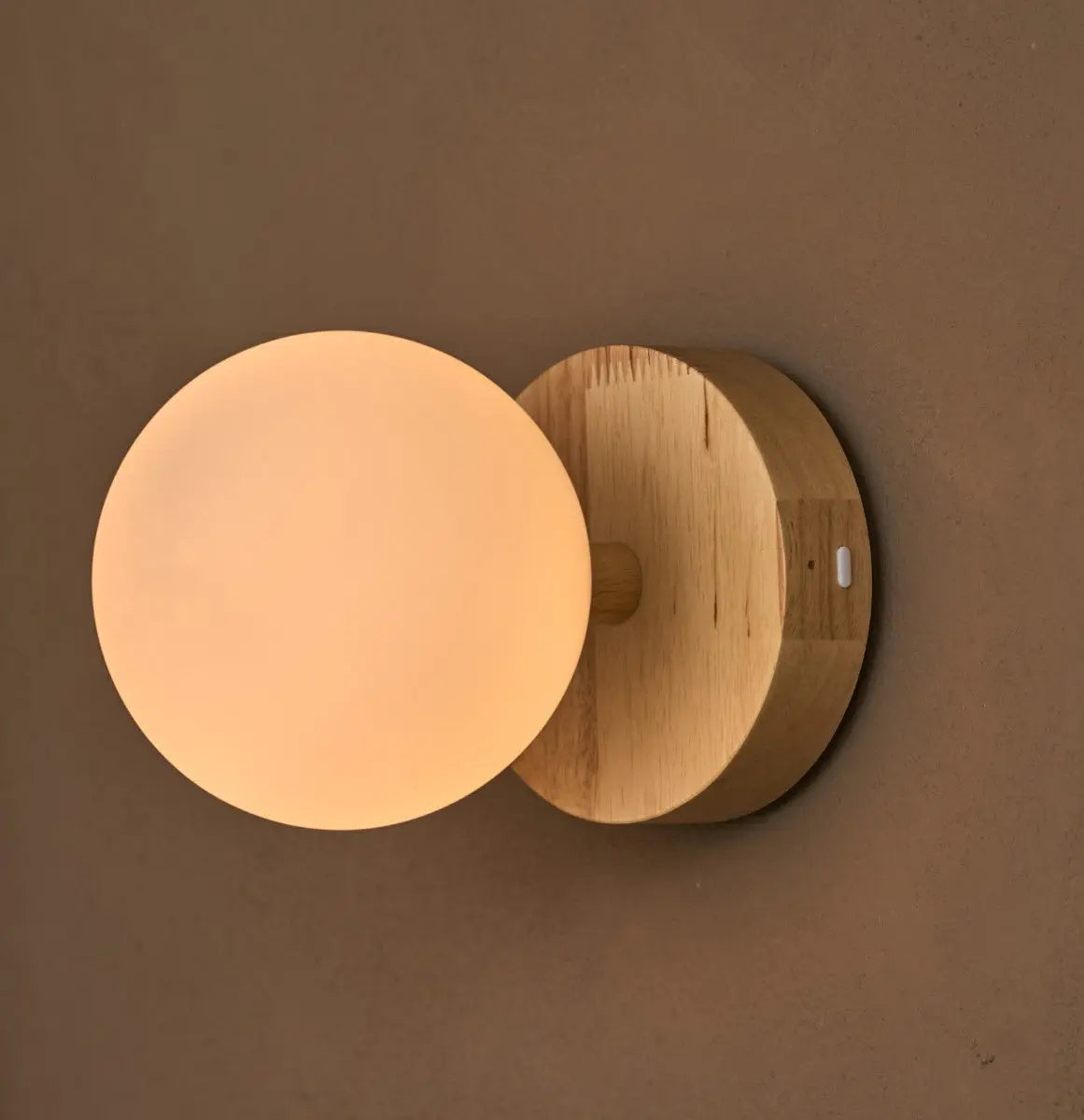 Richella Wooden & Glass Wall Light – Rechargeable & Cordless Tavellio